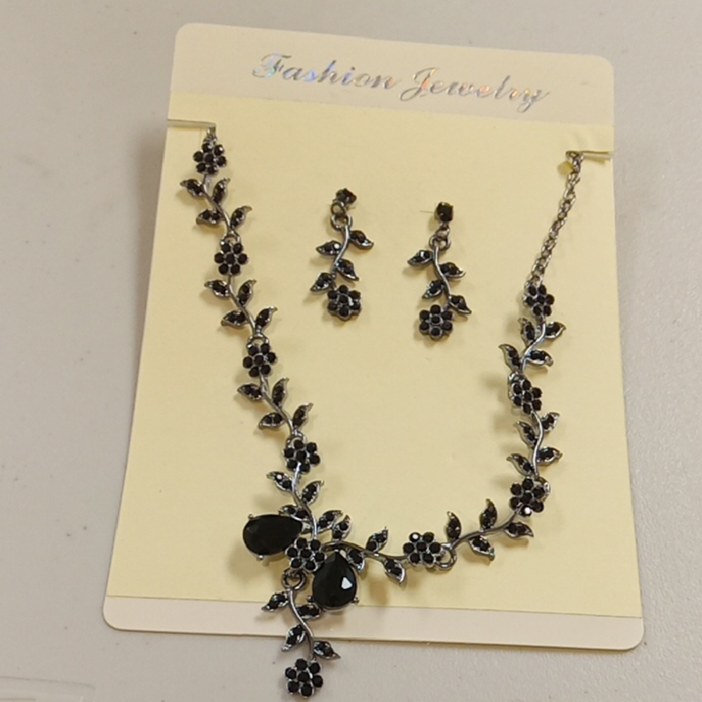 New Fashion Jewelry Black Floral Necklace Set